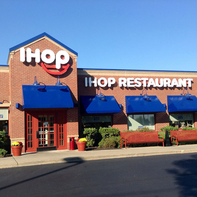 Picture of an IHOP storefront.